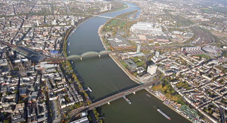 Begrenzter, zweiphasiger kooperativer landschaftsplanerischer Wettbewerb mit vorgeschaltetem EWR-offenen Bewerbungsverfahren nach RAW 2004 im Rahmen der Regionale 2010. Gestaltung und Realisierung einer Uferpromenade im rechtsrheinischen Köln.